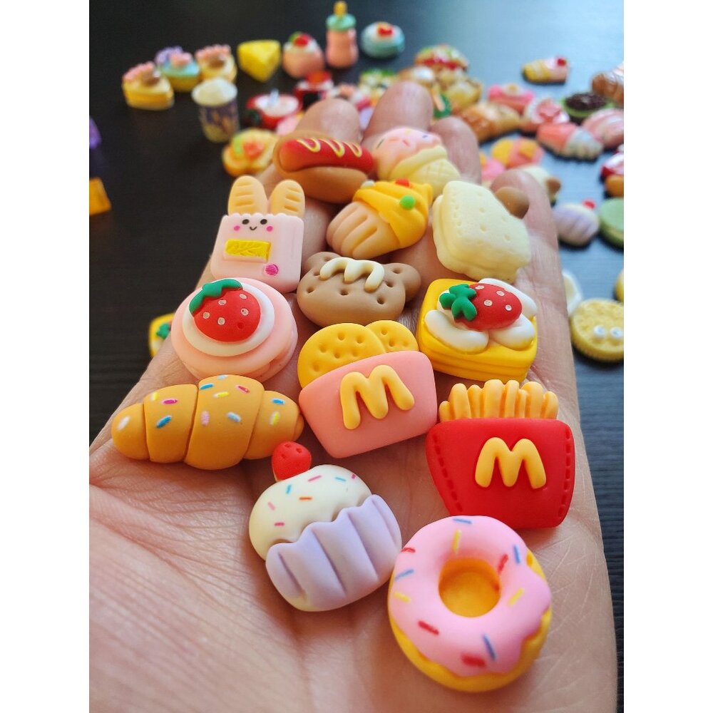 Adorable Mini Food Delights: 13-Piece Toy Food Set for Dollhouse Playtime
